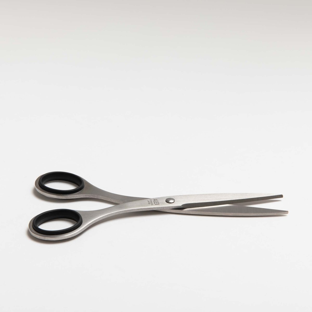 https://www.autotypedesign.com/cdn/shop/products/adc-alex_scissors-black-2-814567_1280x.jpg?v=1684425398